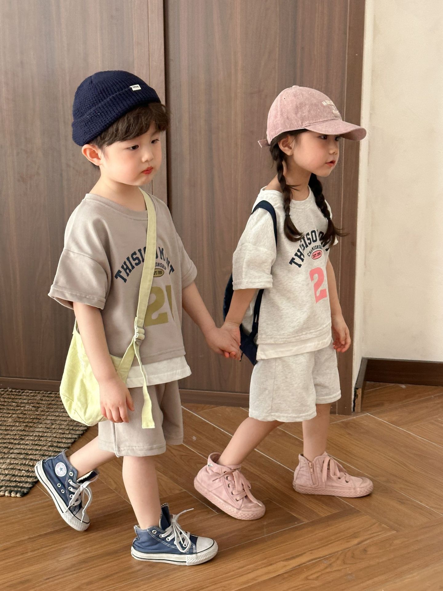 兄妹一起穿假兩件式包色款套裝 ꕀꕀꕀ