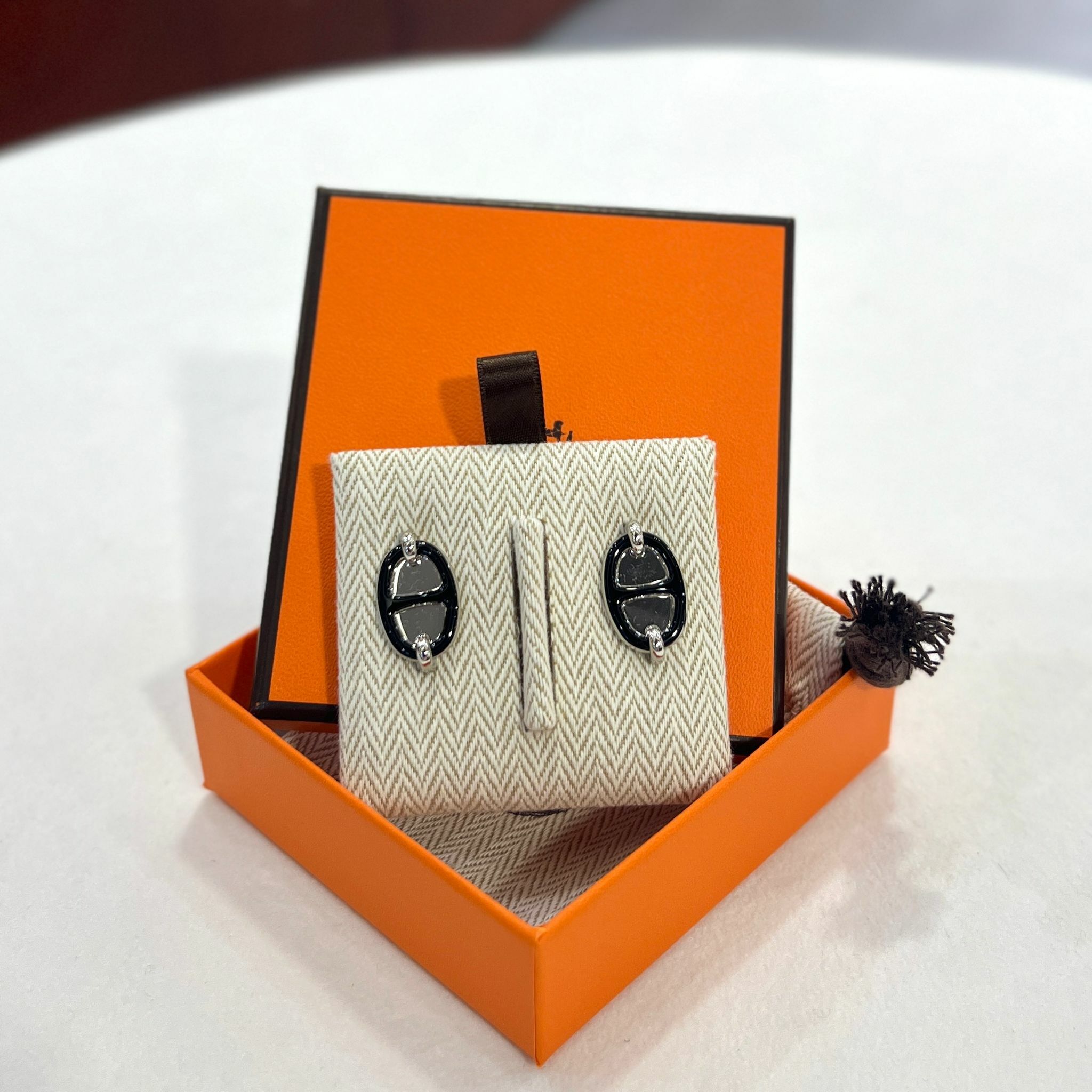 全新HERMES耳環 鏡面豬鼻黑色/銀扣 MINI MAILLON EARRING marron glace #BRAND NEW #香榭站正品