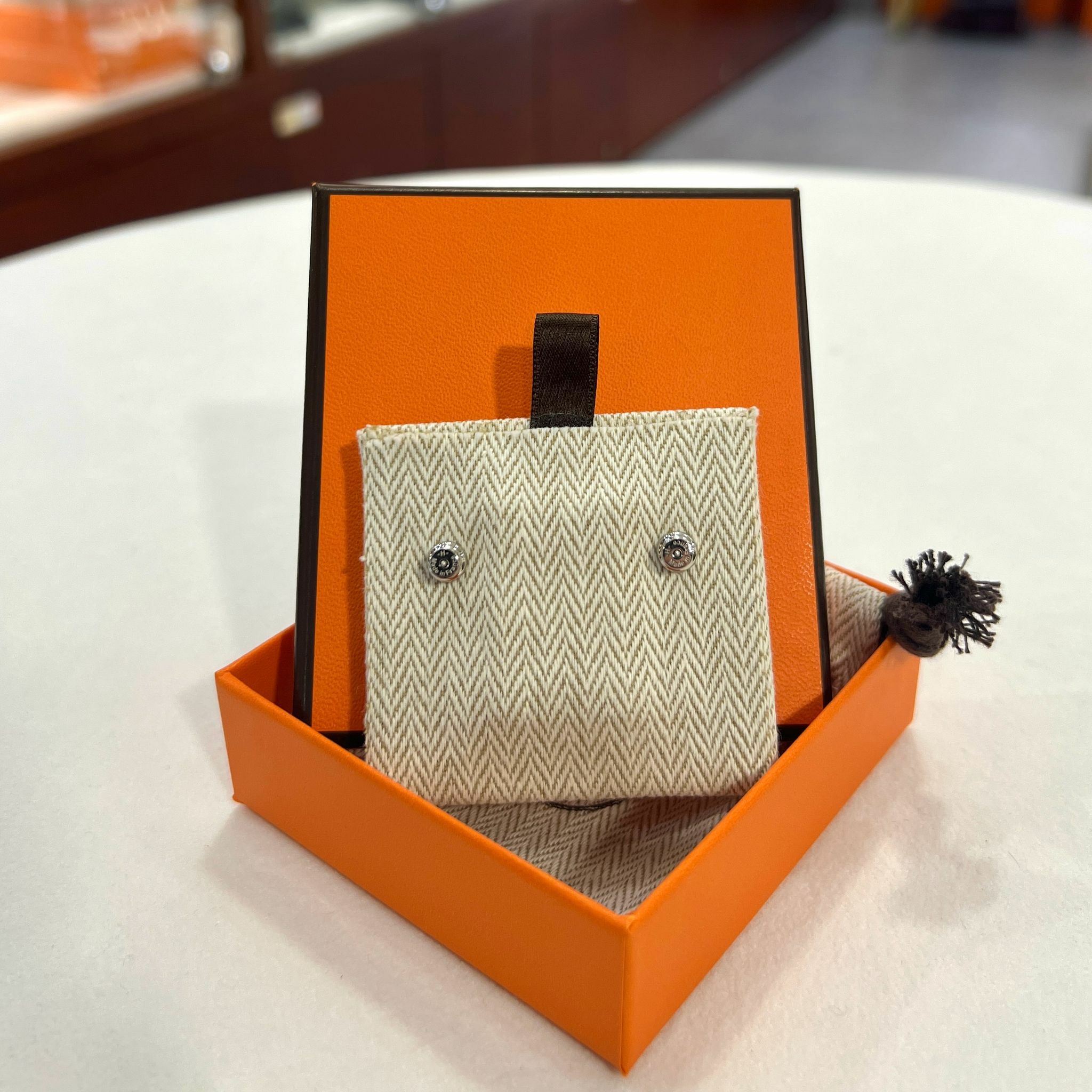 全新HERMES耳環 鏡面豬鼻黑色/銀扣 MINI MAILLON EARRING marron glace #BRAND NEW #香榭站正品