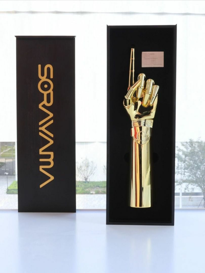 Hajime Sorayama Sexy Robot Gold Finger 空山基 金手指