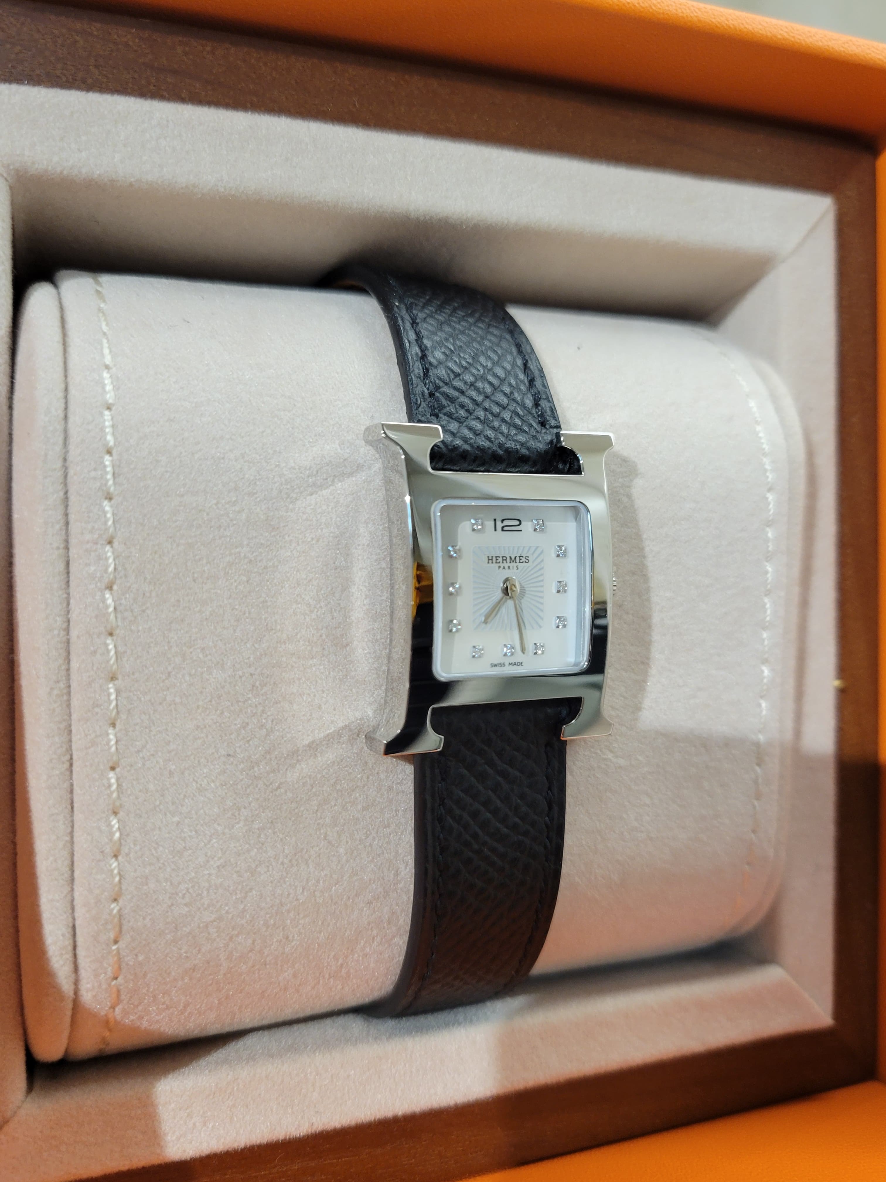 Hermes heure h WATCH noir p with 11 dia 黑銀11鑽石small model