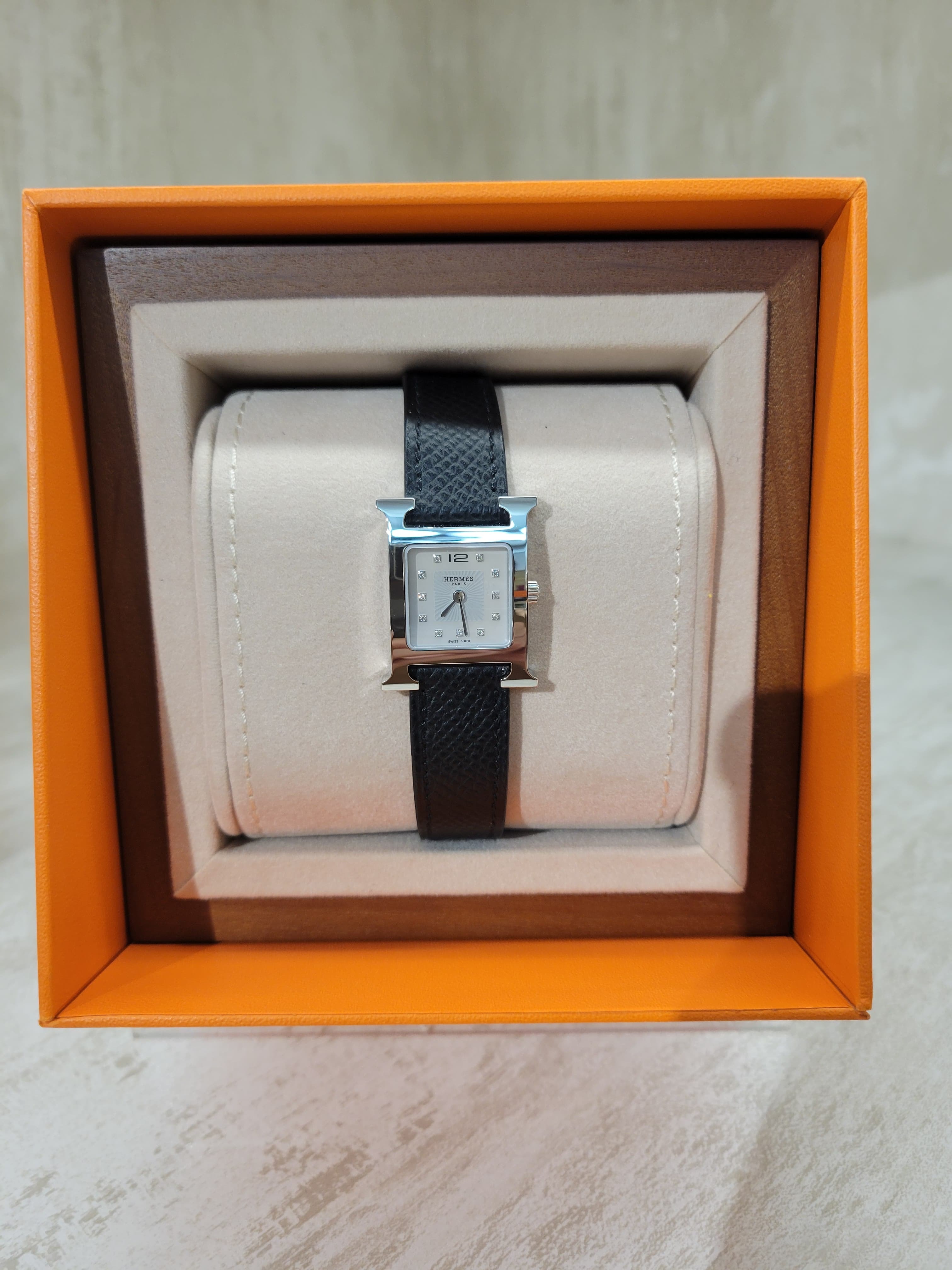 Hermes heure h WATCH noir p with 11 dia 黑銀11鑽石small model