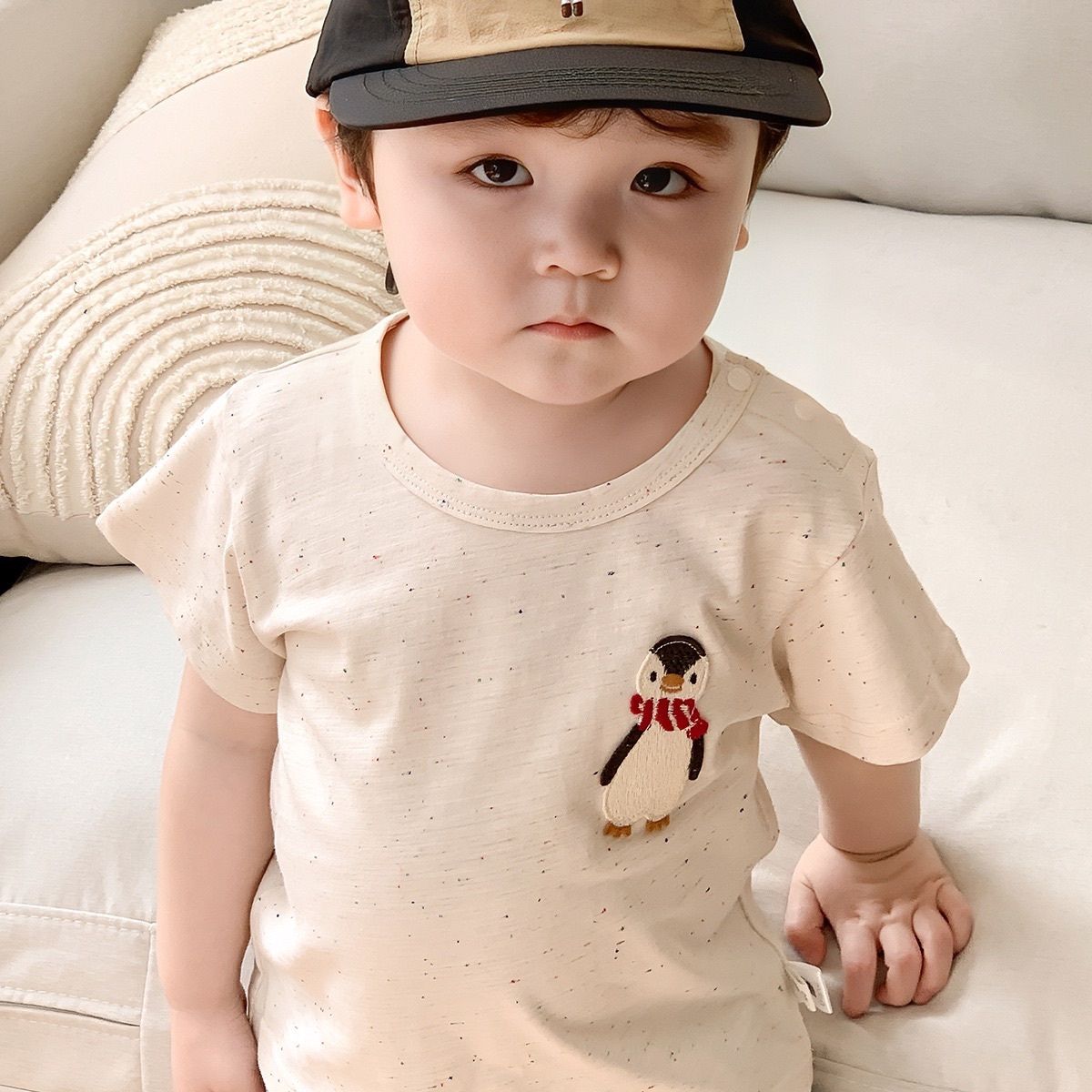 企鵝上衣/灰色短褲