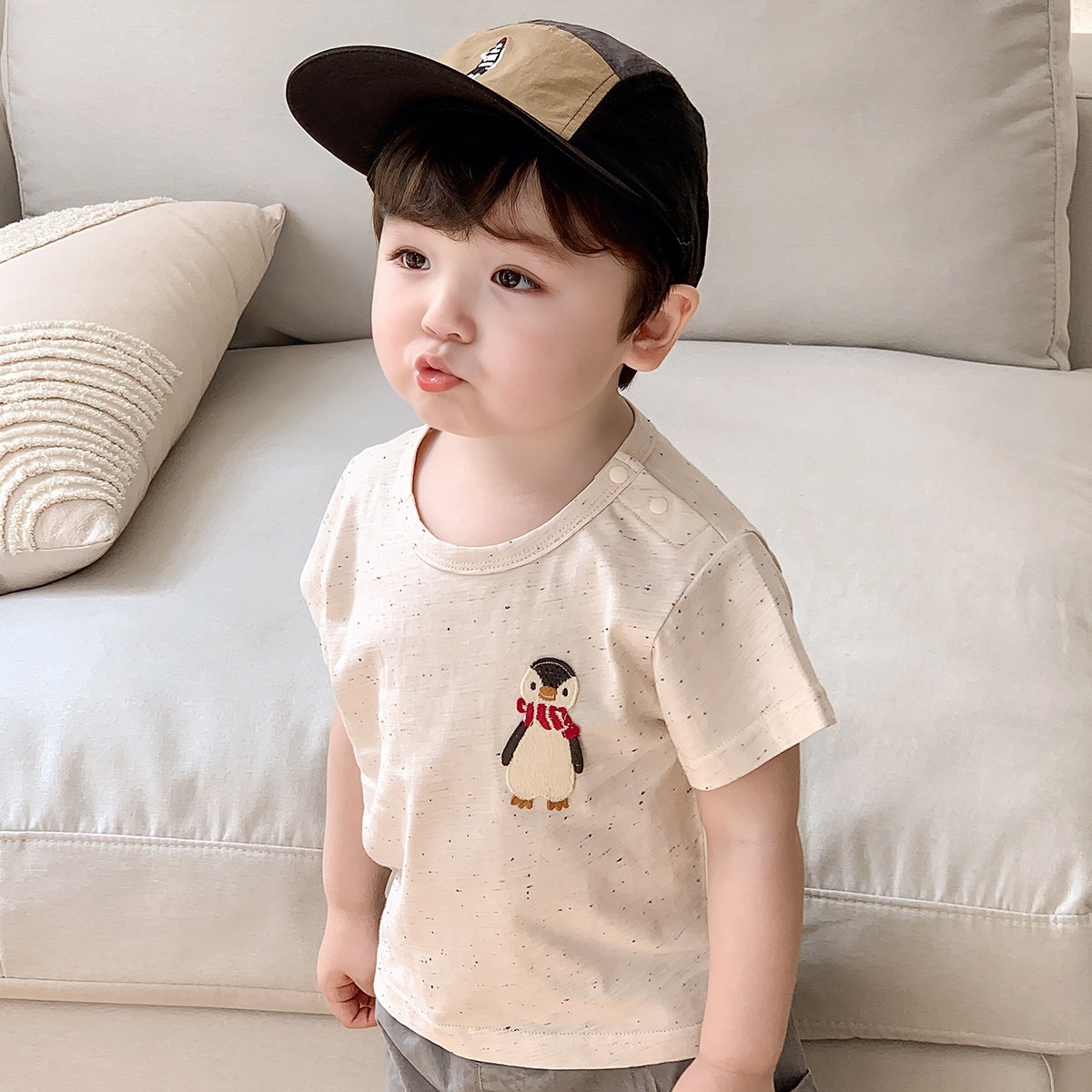 企鵝上衣/灰色短褲