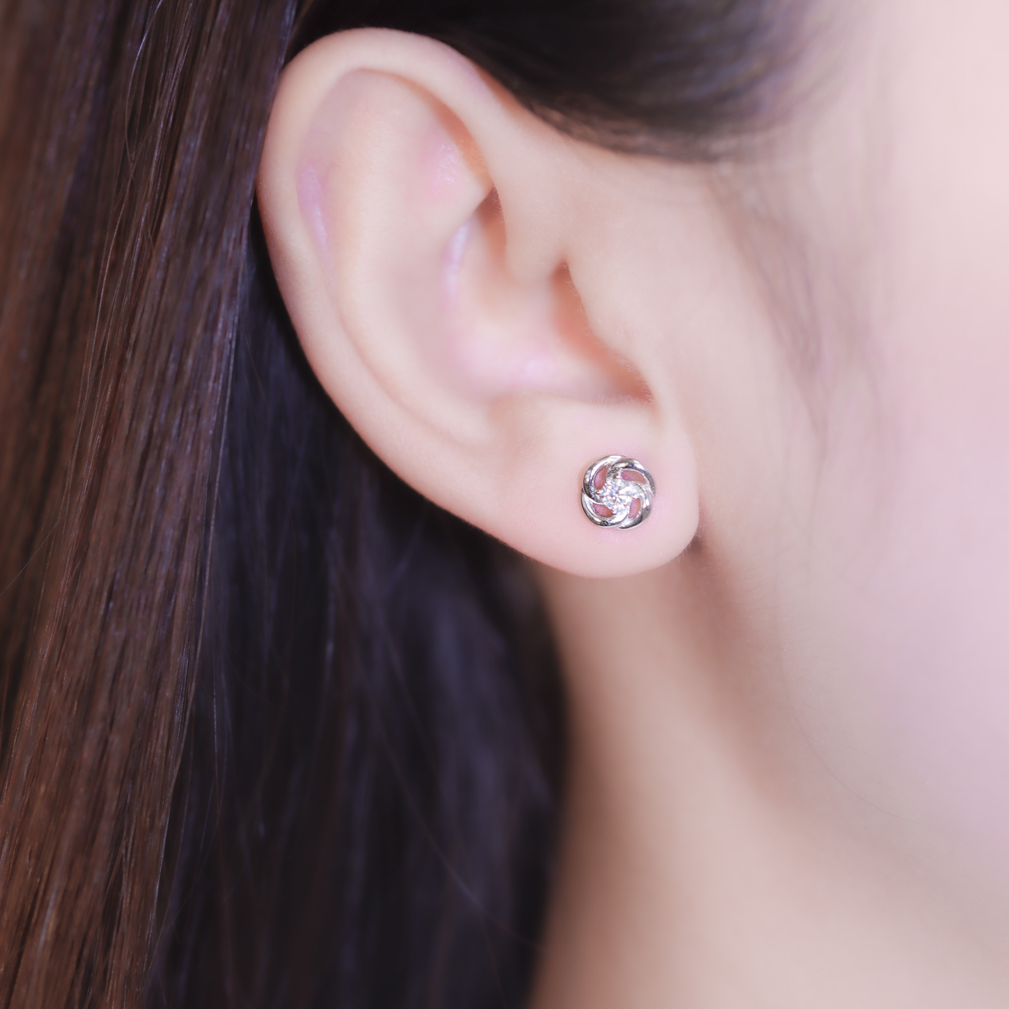 | 925純銀・厚鍍白金・莫桑石 | 小玫瑰耳環 | EA0948 |