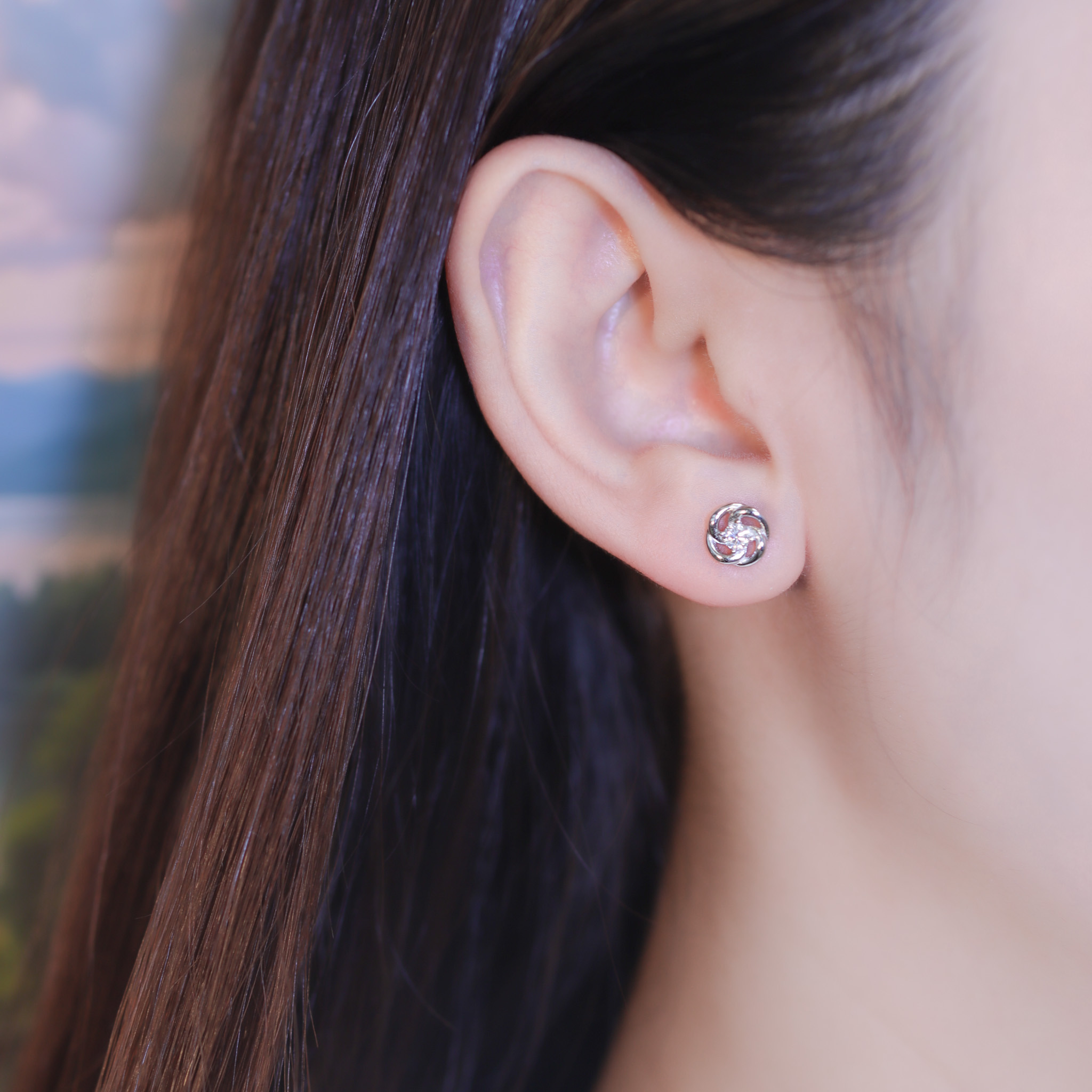 | 925純銀・厚鍍白金・莫桑石 | 小玫瑰耳環 | EA0948 |