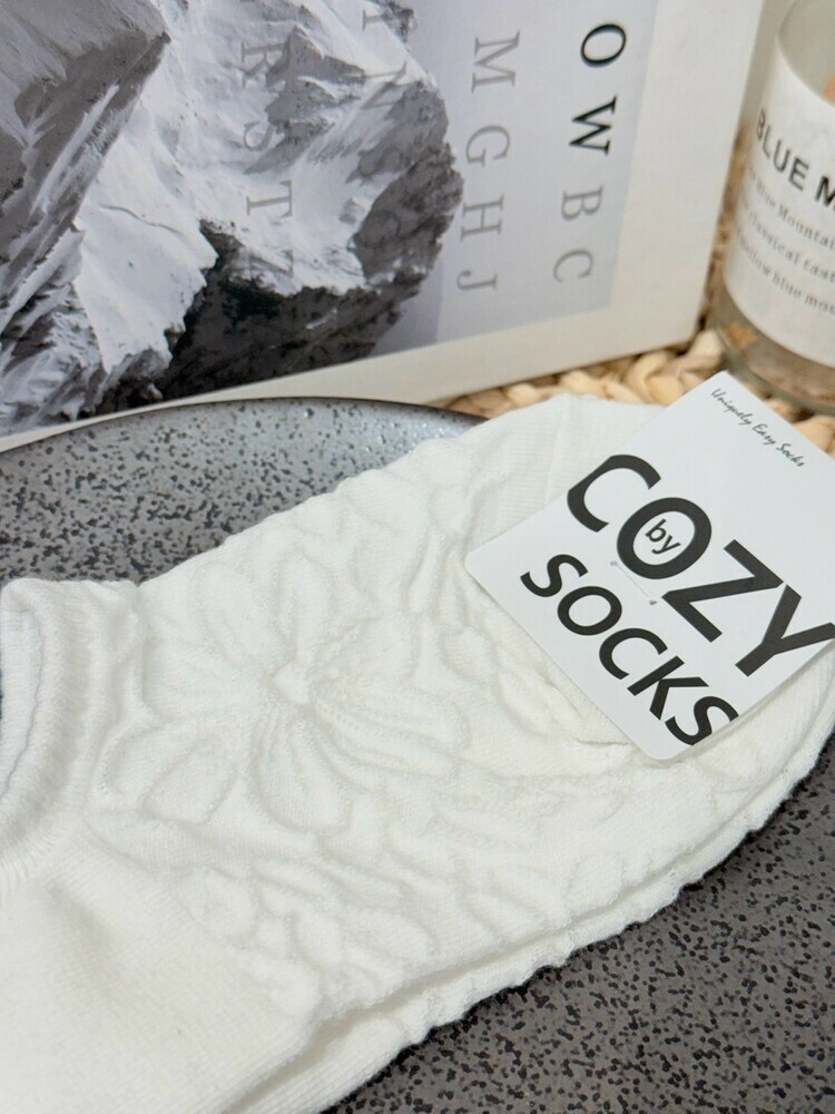 浮雕小花白色無痕襪