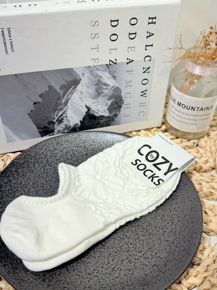 浮雕小花白色無痕襪