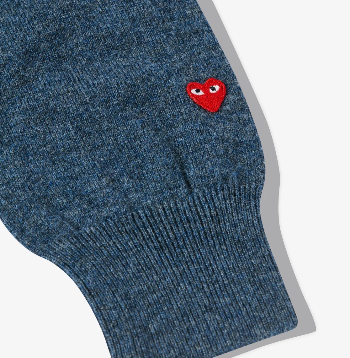 COMME DES GARGONS PLAY LAMBSWOOL V NECK KNIT SWEATER (MEN) - NAVY PRE ORDER ITEM (預訂中)