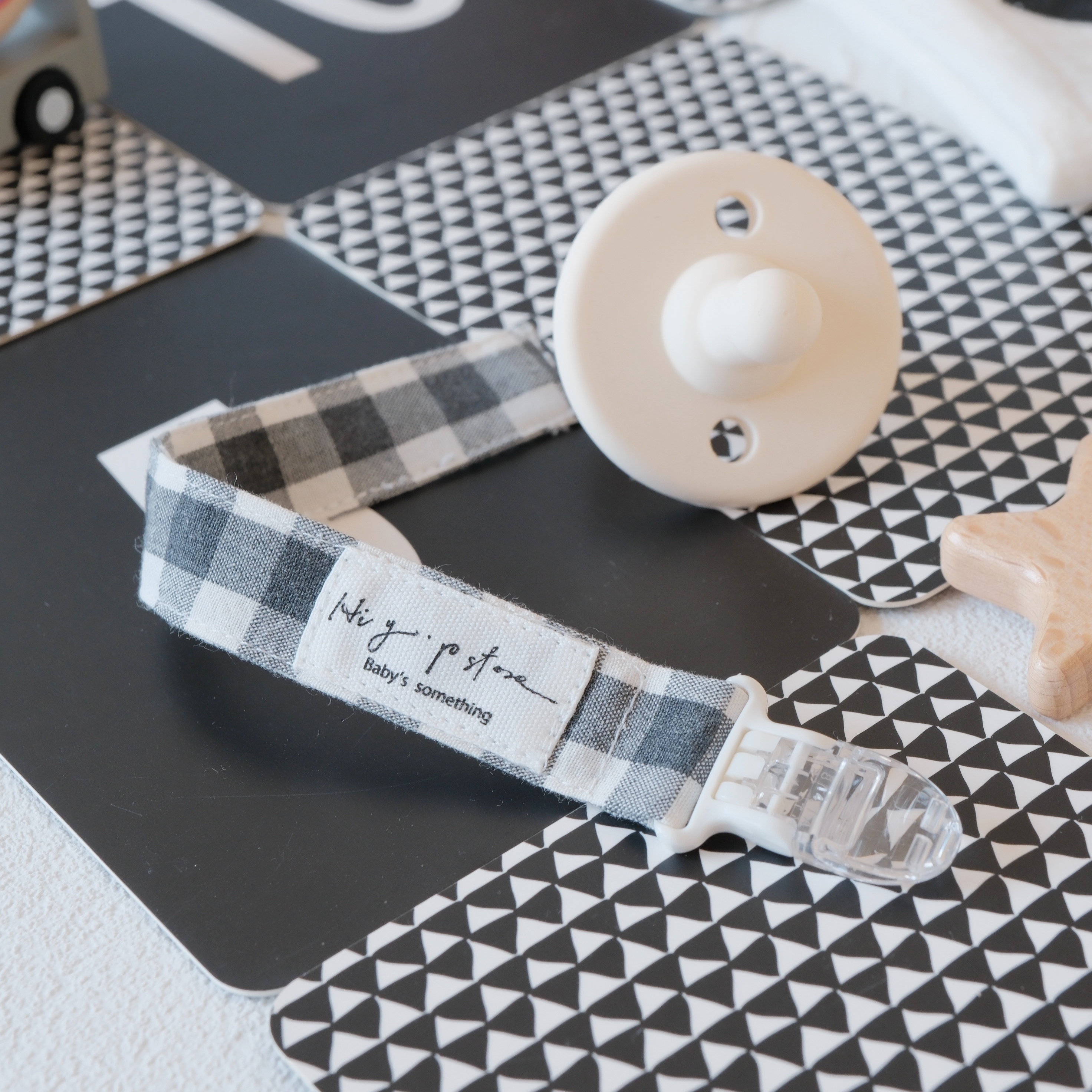 Hi Y.P store-鱷魚夾-經典黑格