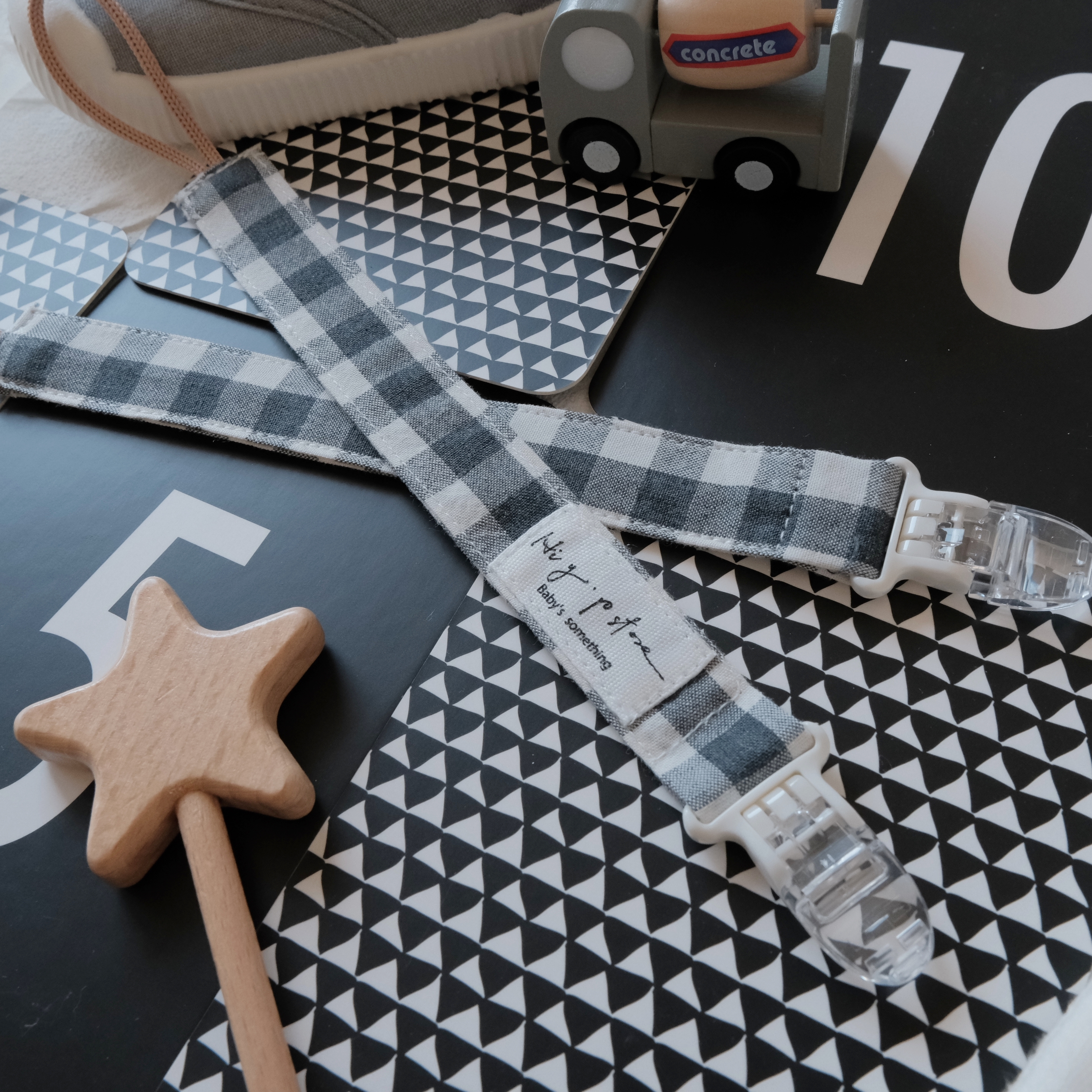 Hi Y.P store-鱷魚夾-經典黑格