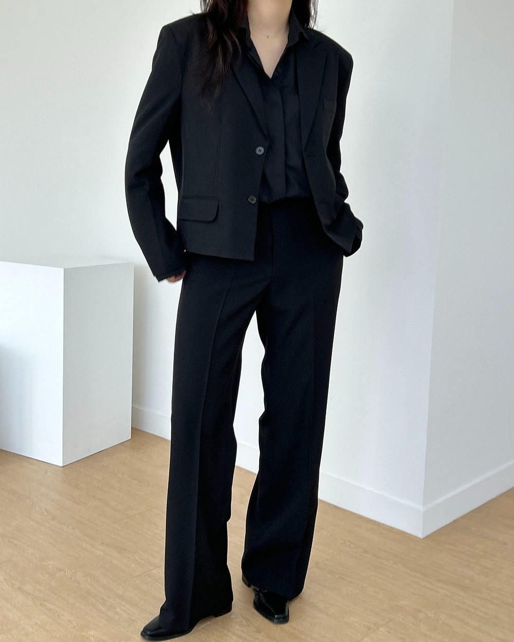 短版西裝外套 靴型西裝褲 成套西裝