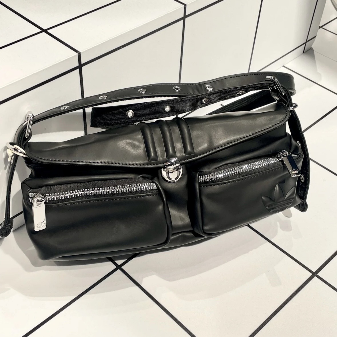 <辣妹包🌶️>Adidas Originals Logo壓花 單肩/斜背包 黑🖤