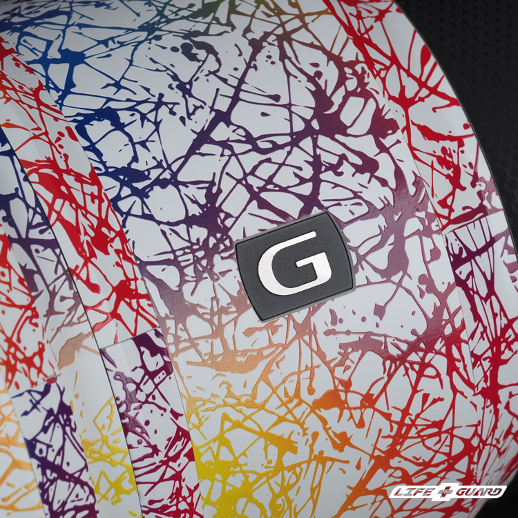 LIFE+GUARD 設計風格，潑墨彩白貼膜質感特寫
