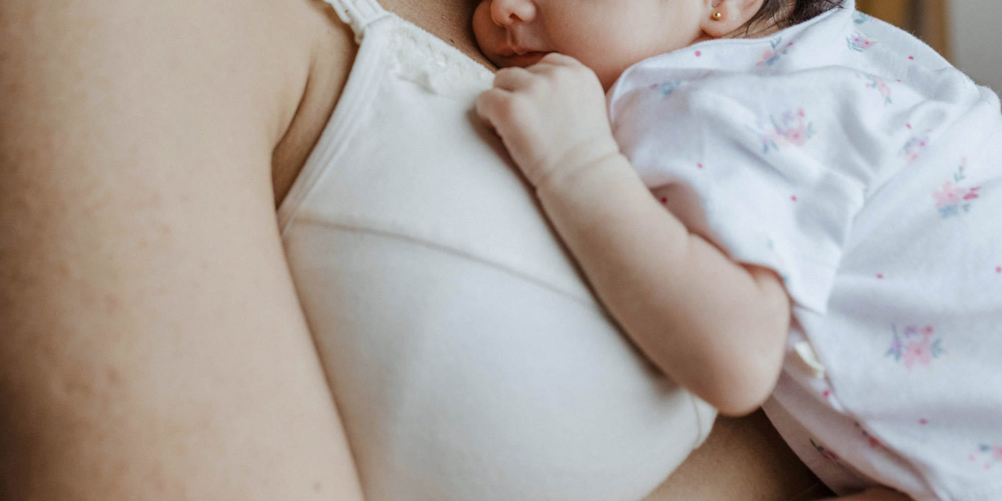 深入探討剖腹產後的私密處護理重點，包括傷口照顧、惡露處理、常見問題及其解決方法，讓妳安心面對產後的每一天。