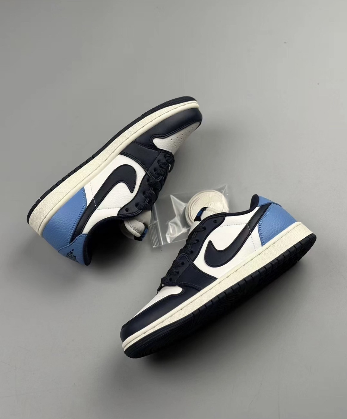 預購 Air Jordan 1 Low OG Obsidian" UNC 黑曜石