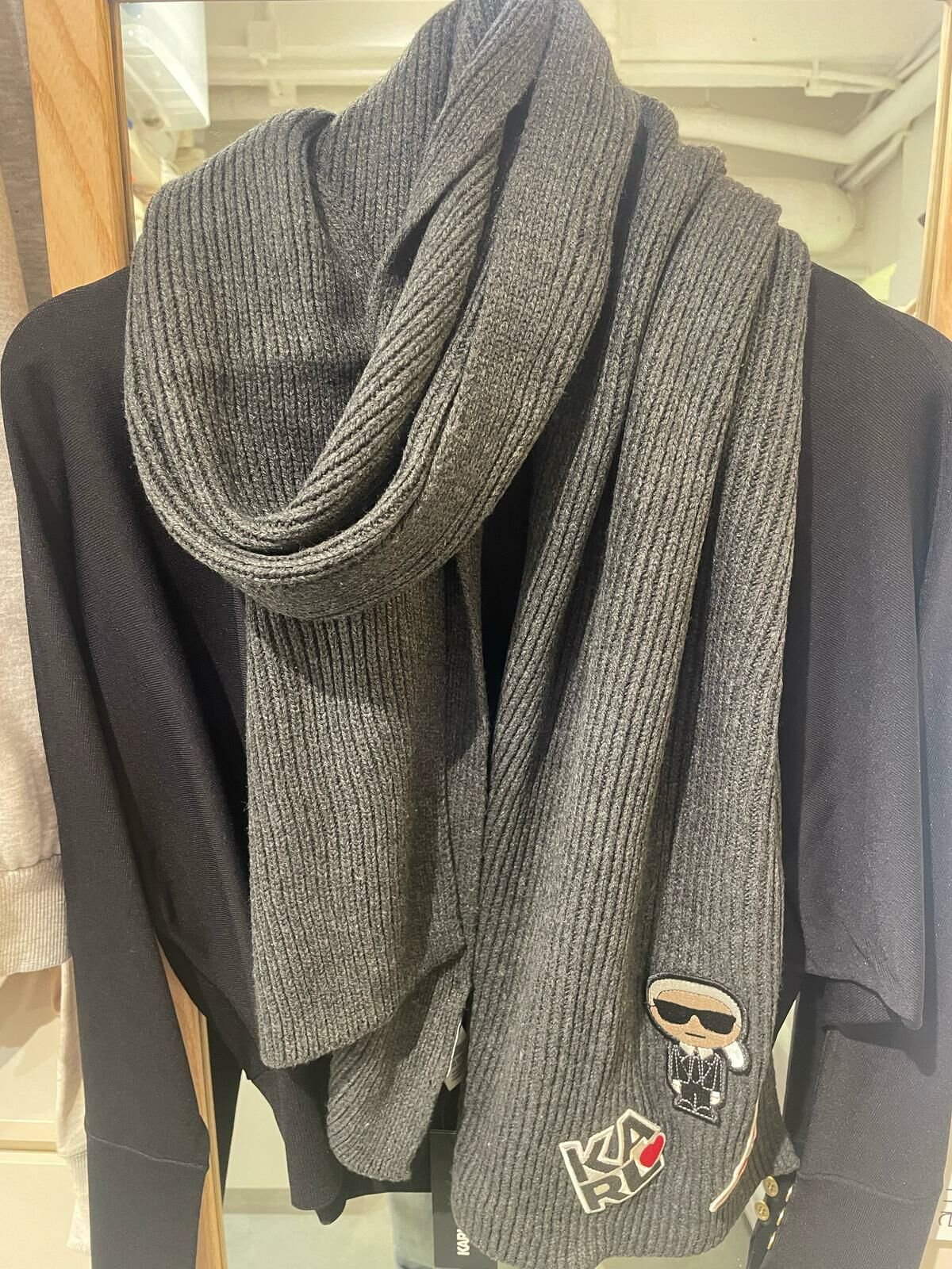 老佛爺 KARL+巴黎鐵塔+老佛爺logo rib-knit scarf 深灰色