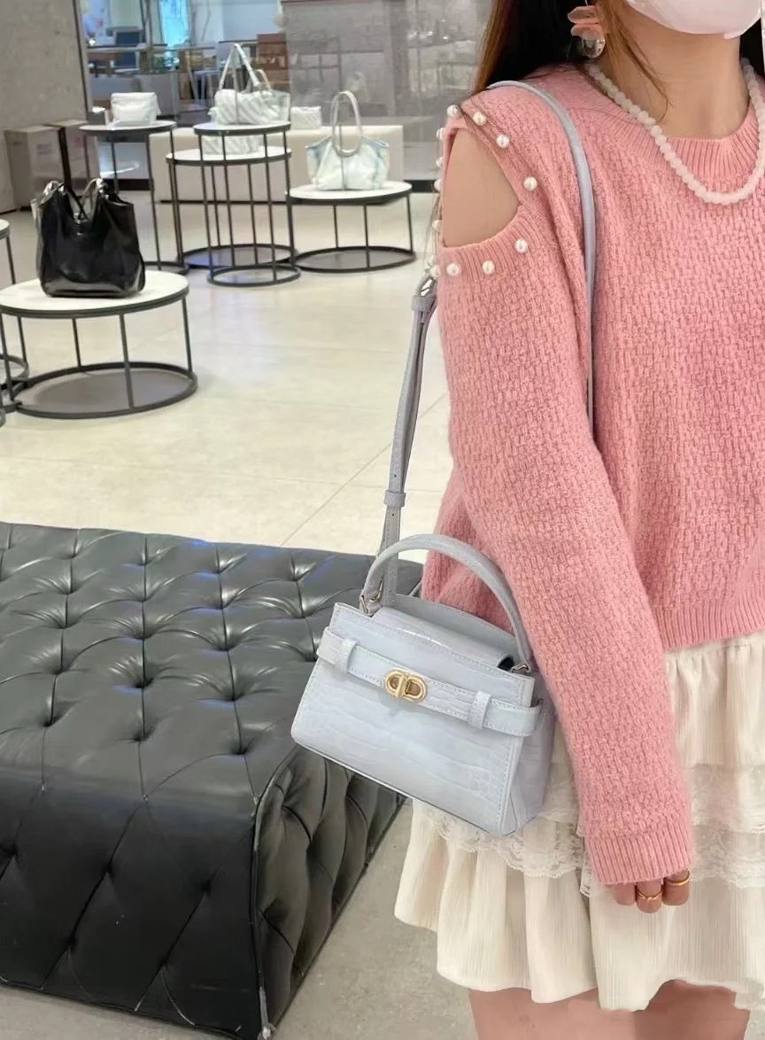 【現貨】Charles&Keith Aubrielle 鱷魚紋金屬釦手提包 小CK