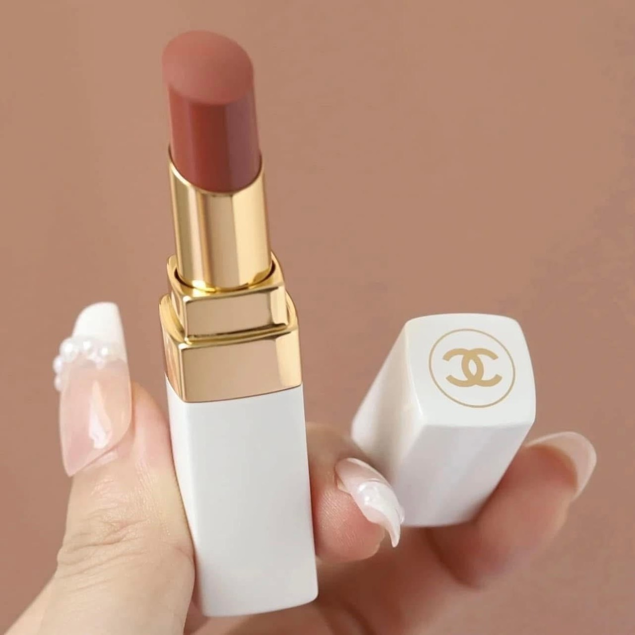 香奈兒COCO ROUGH 白管口紅 914焦糖奶茶