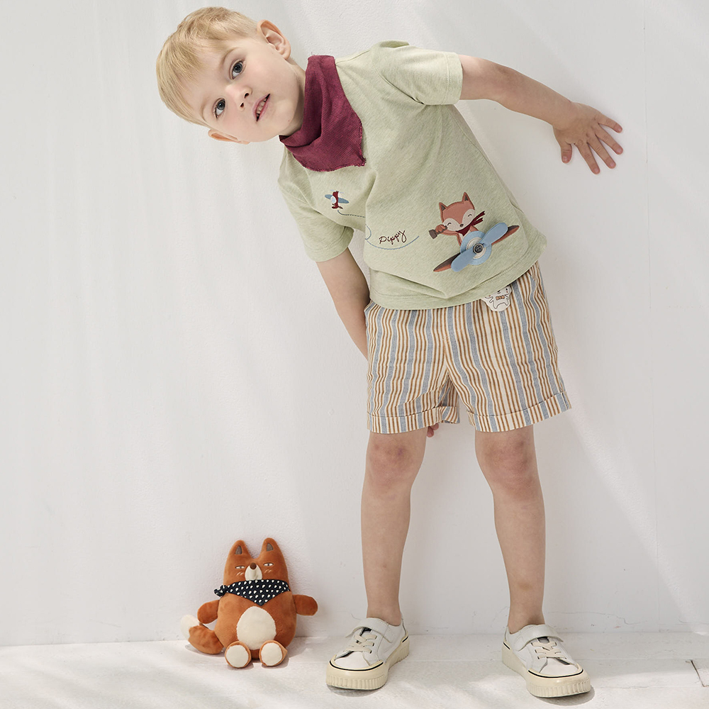 PIPPY彩色直條紋花栗鼠吊飾休閒短褲 卡其