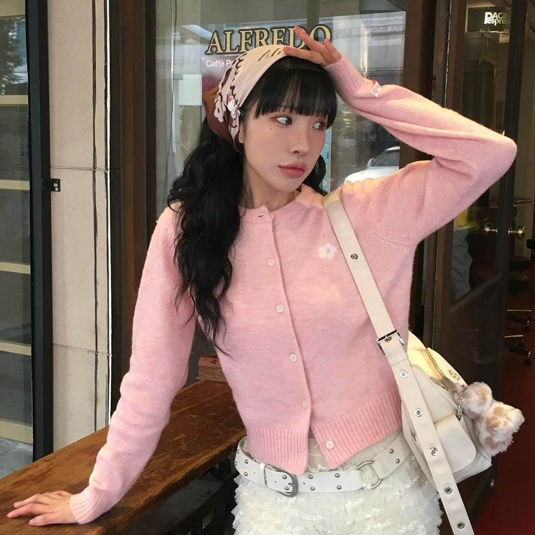 韓國選物| WACKY WILLY 女裝花花 圓領毛冷衫