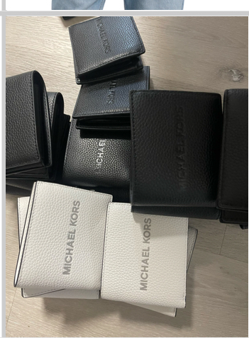 Michael Kors MK 壓紋經典字母 零錢袋 短夾