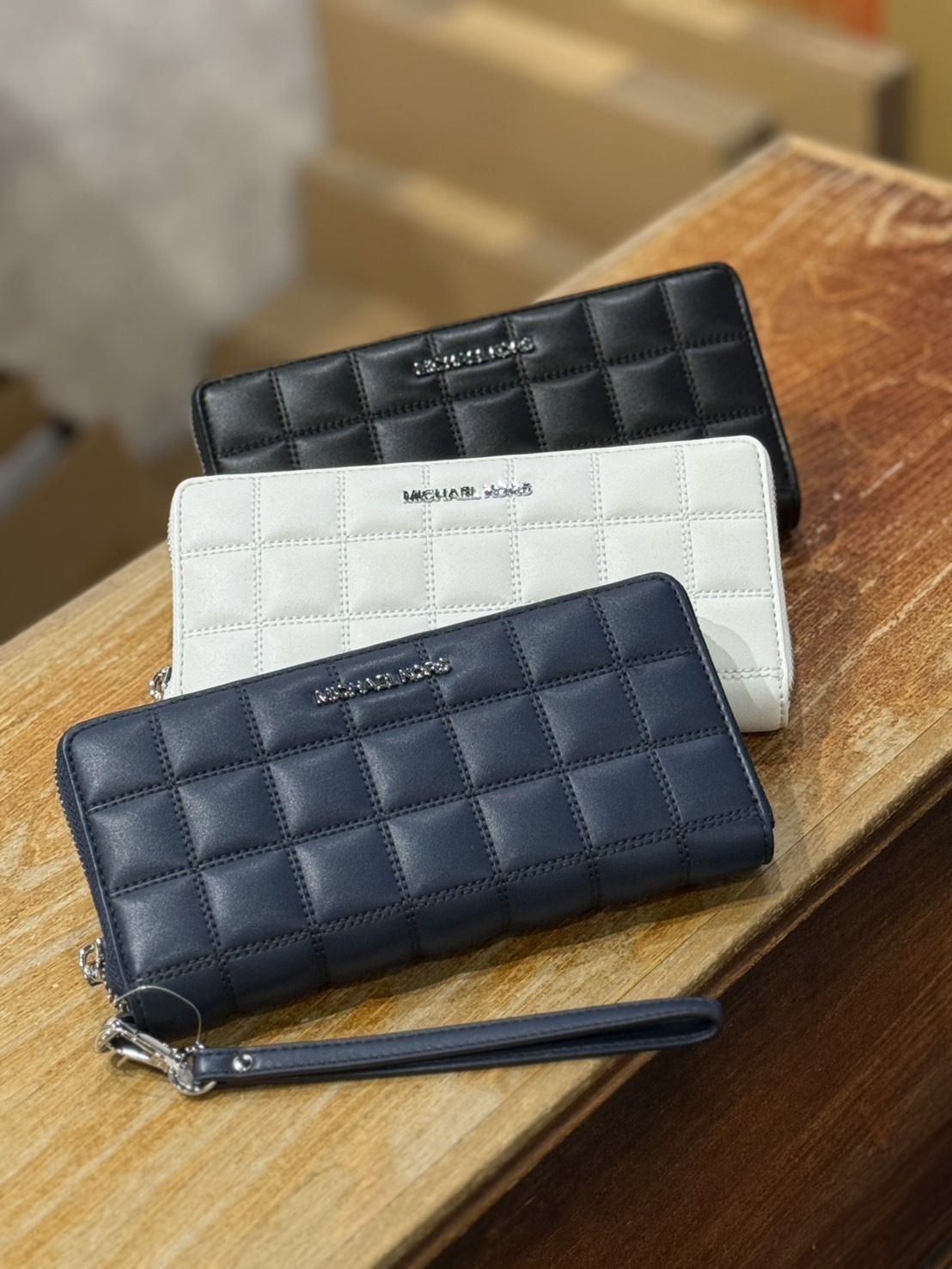 Michael Kors MK 絎縫 格紋 全開式 手勾繩 拉鍊長夾