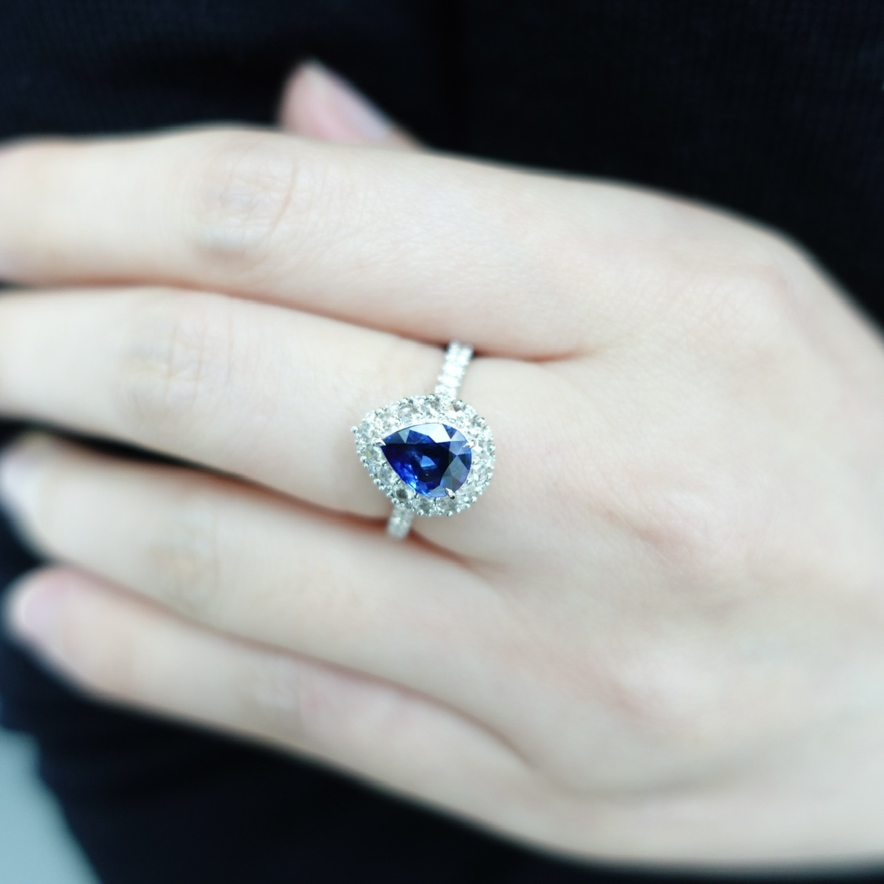 18K金皇家藍藍寶石鑽石戒指/吊墜兩用款-水滴形切 (帶GUILD證書)