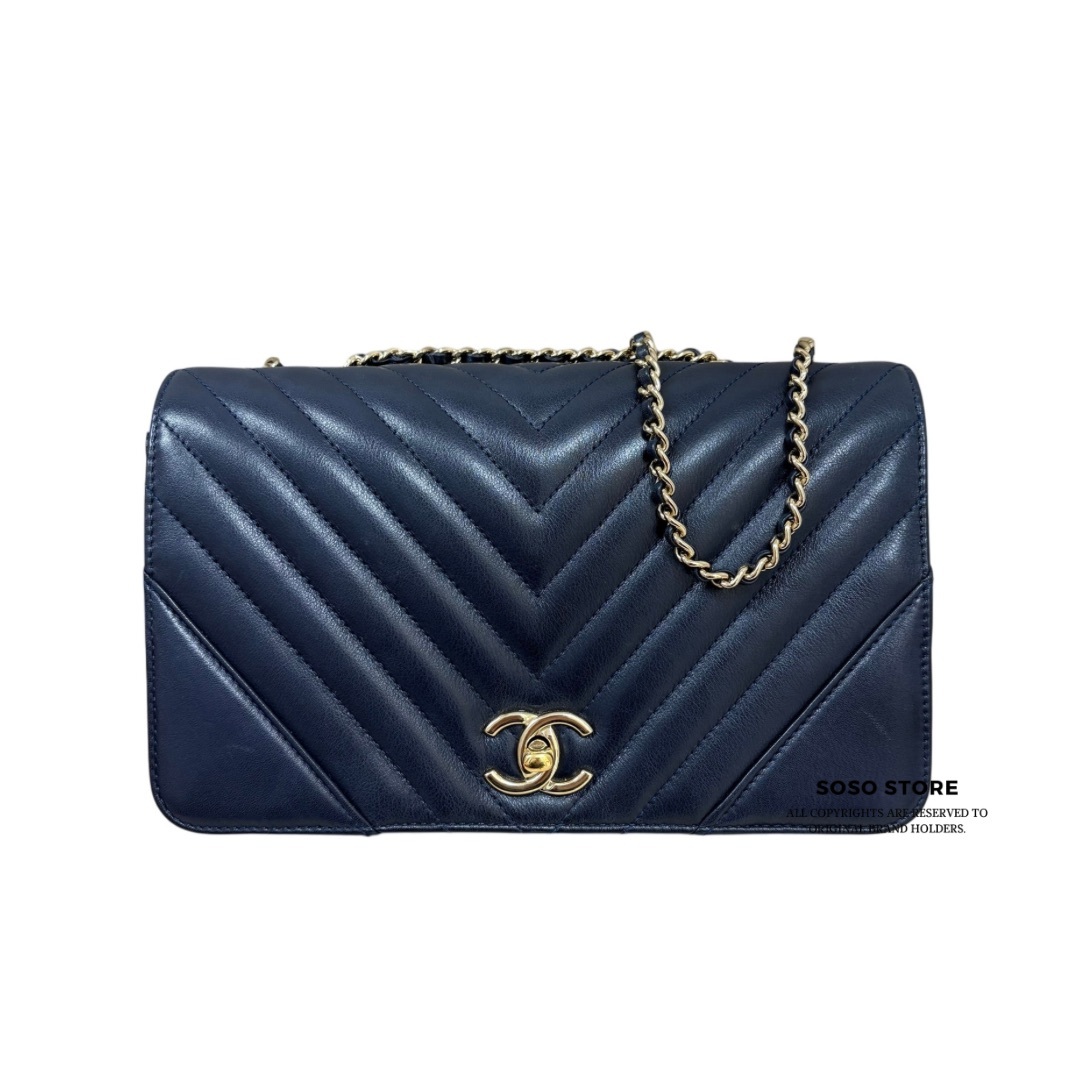 Chanel Flap Bag - Navy / Ghw