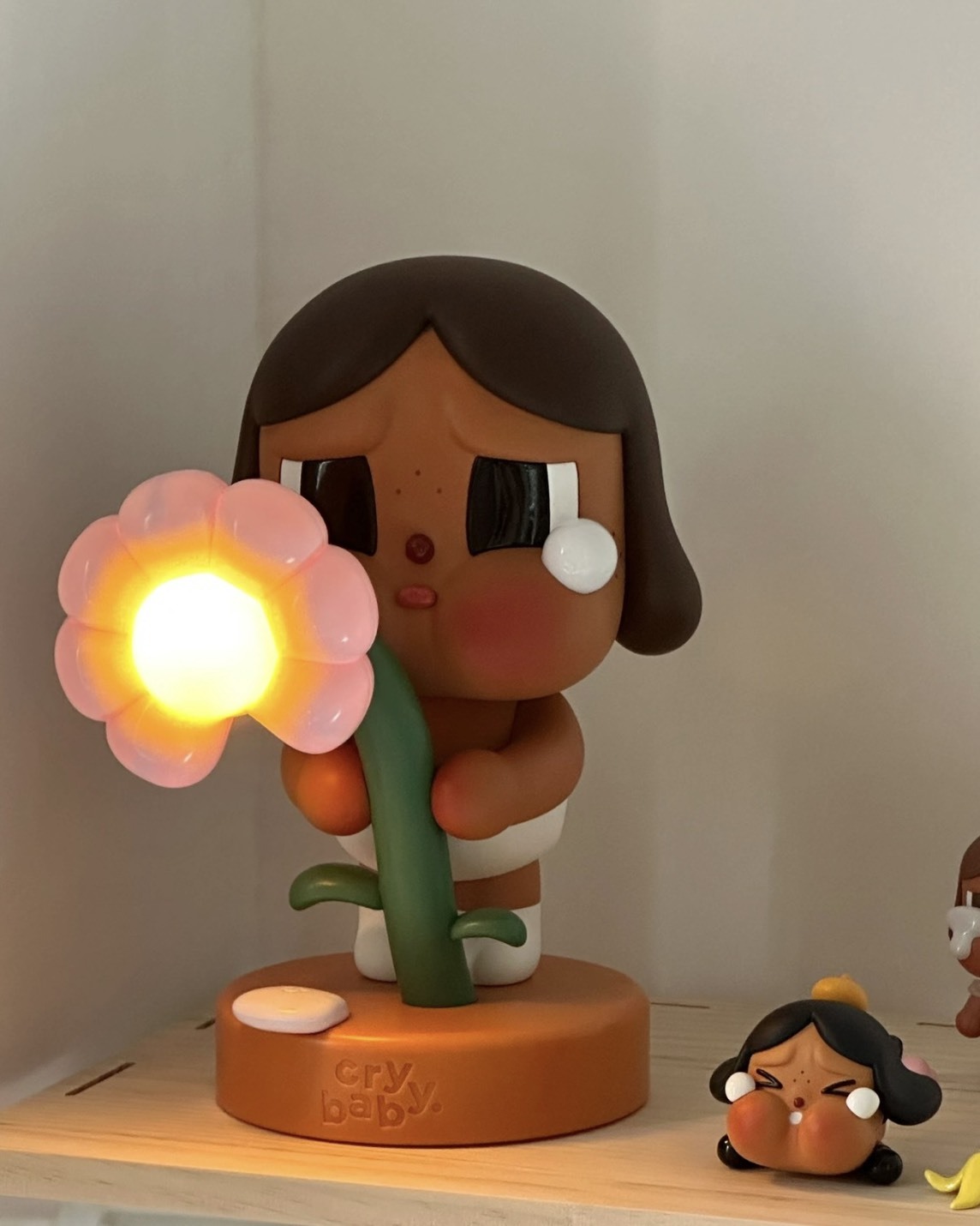 <官方正版授權>POPMART 泡泡瑪特 CRYBABY 哭娃 悲傷俱樂部系列 小雛菊手燈 夜燈