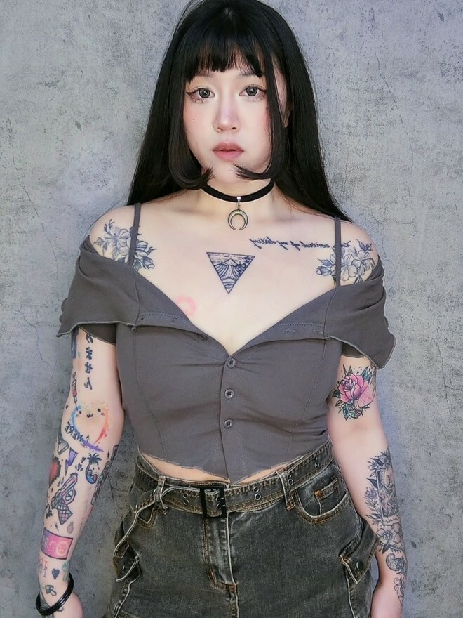 翻領一字領帶杯上衣