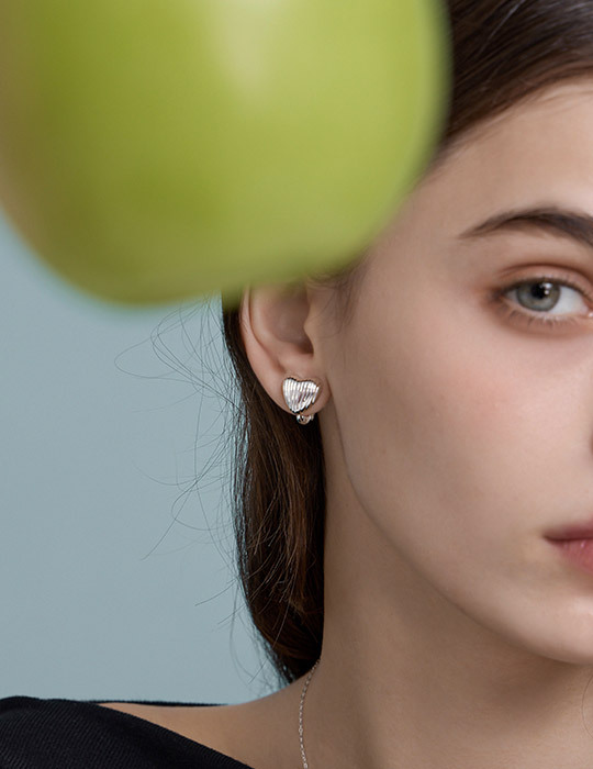 立體愛心波紋。夾式耳環(銀)