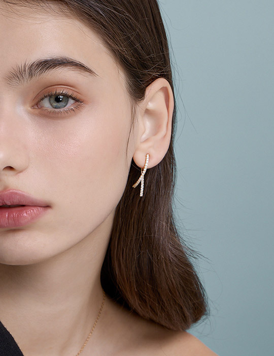 閃耀鋯石交織。夾式耳環(金)