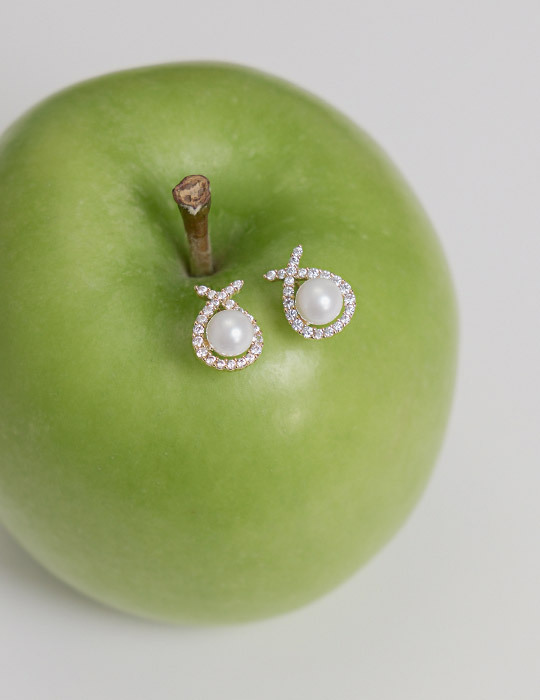 簡約閃耀珍珠微語。銀針耳環(金)