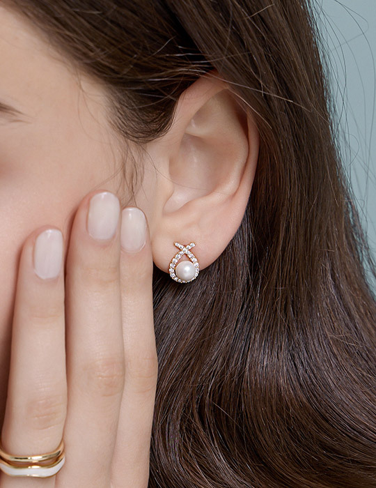 簡約閃耀珍珠微語。銀針耳環(金)