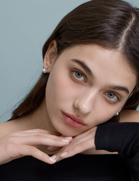 簡約閃耀珍珠微語。銀針耳環(銀)