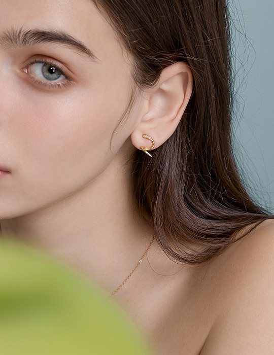 【925純銀】鑲鑽線形。銀針耳環(金)