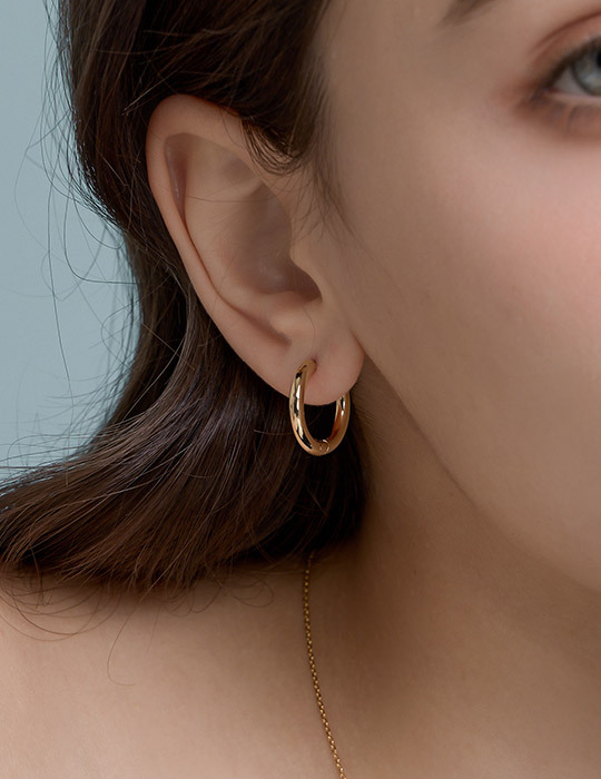 小號俐落百搭圈圈。針式耳環(金)