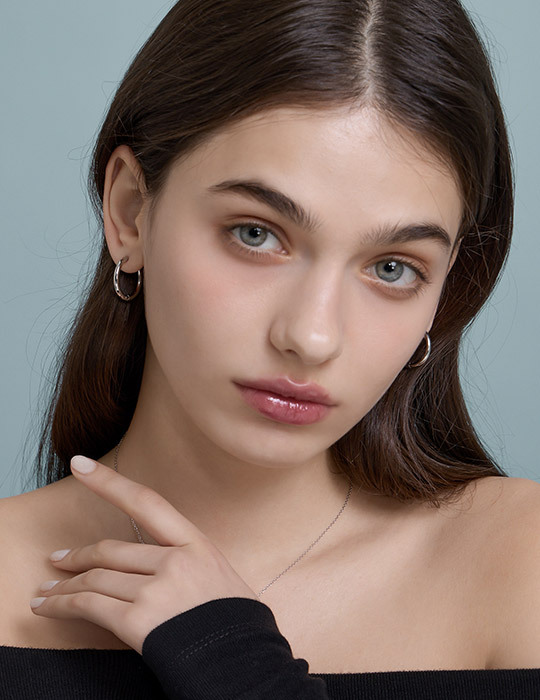 中號俐落百搭圈圈。針式耳環(銀)