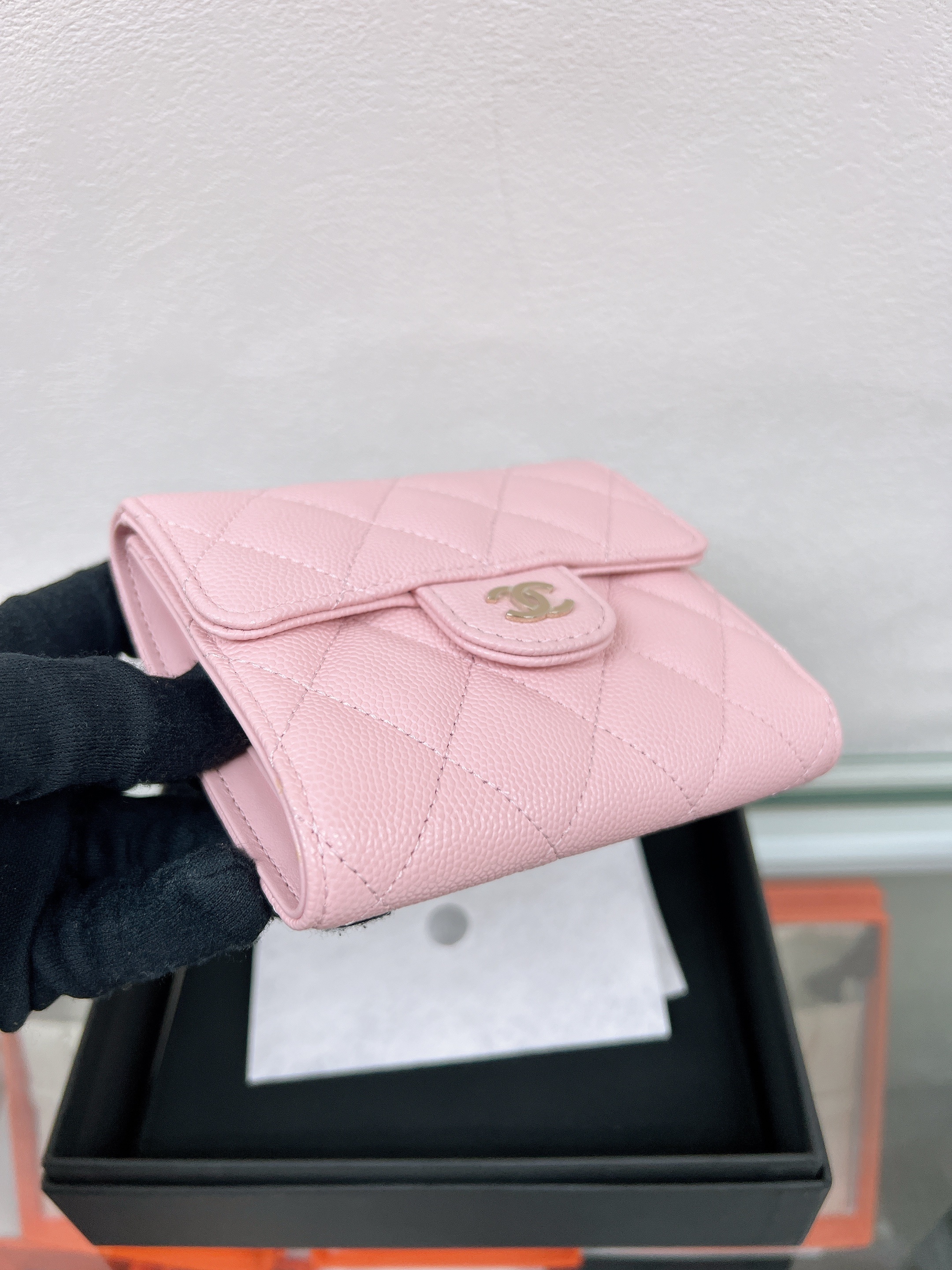 *Unused* Chanel classic flap wallet (pink caviar)