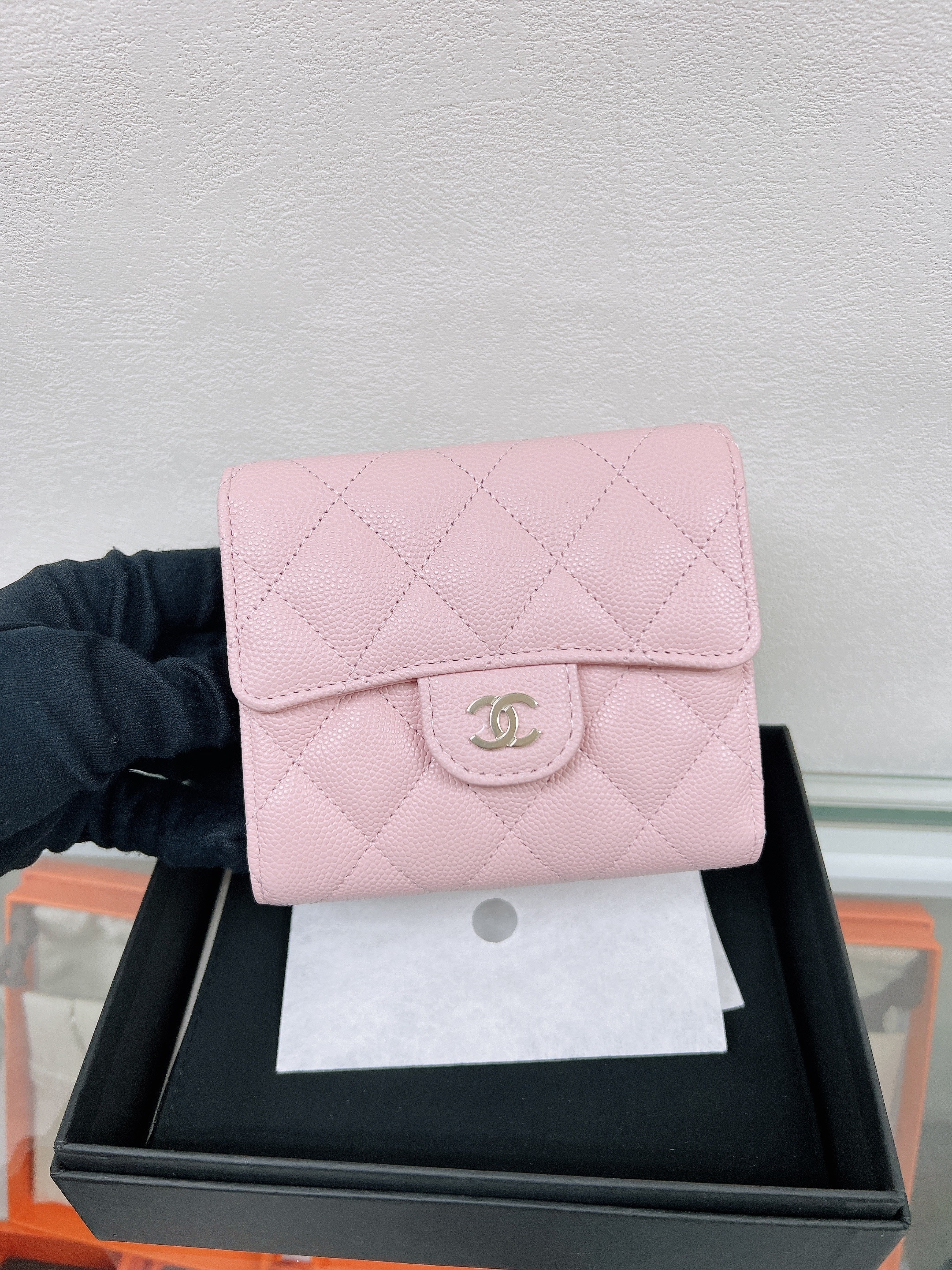 *Unused* Chanel classic flap wallet (pink caviar)