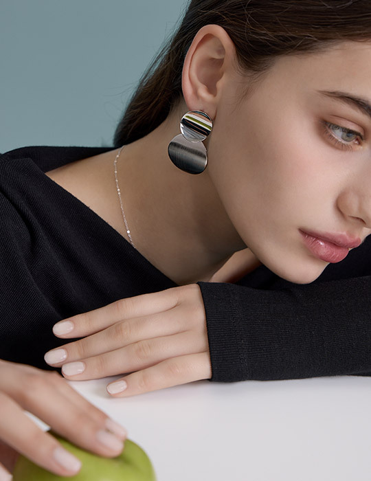 歐美金屬拉絲圓片。銀針耳環(銀)