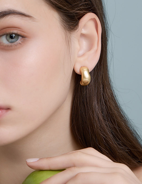 簡約個性。銀針耳環(金)