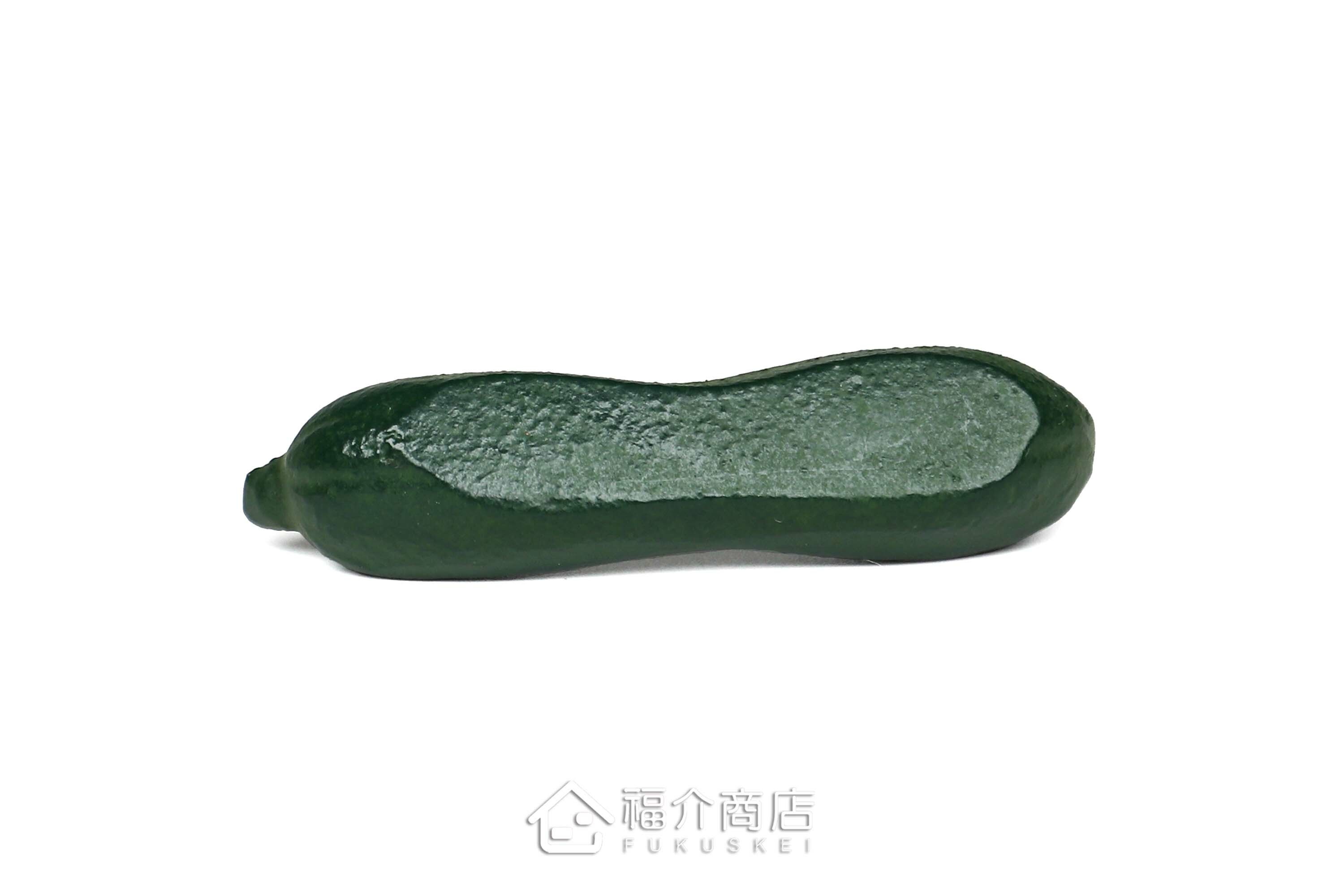 放置筷子用的綠色小黃瓜造型筷架