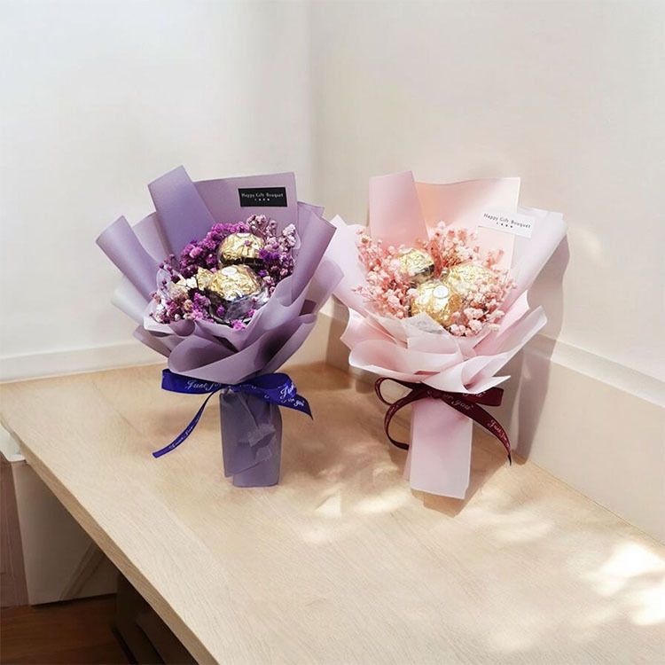 我愛你三朵金莎滿天星小花束,紫色粉色包裝金莎花束