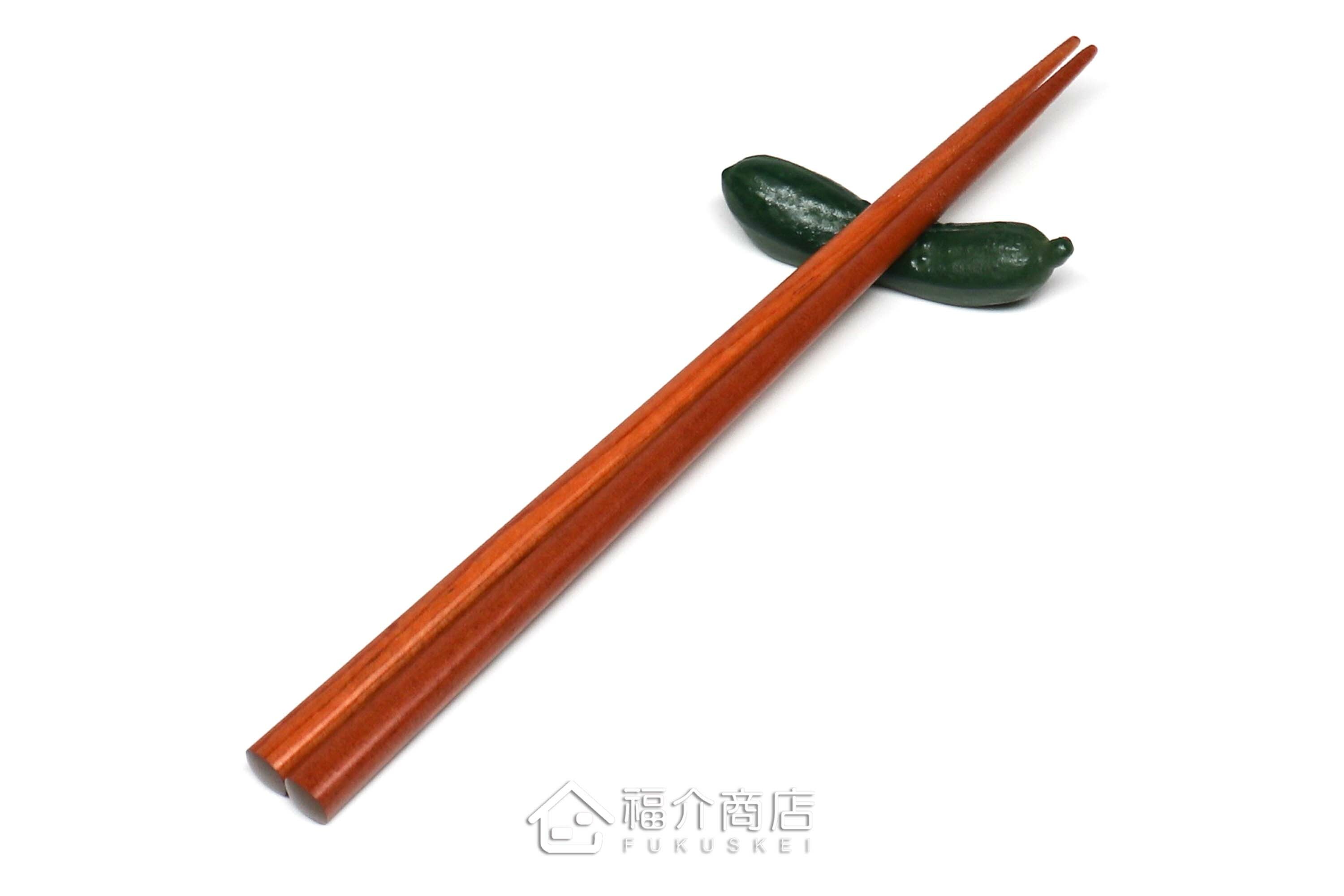 放置筷子用的綠色小黃瓜造型筷架