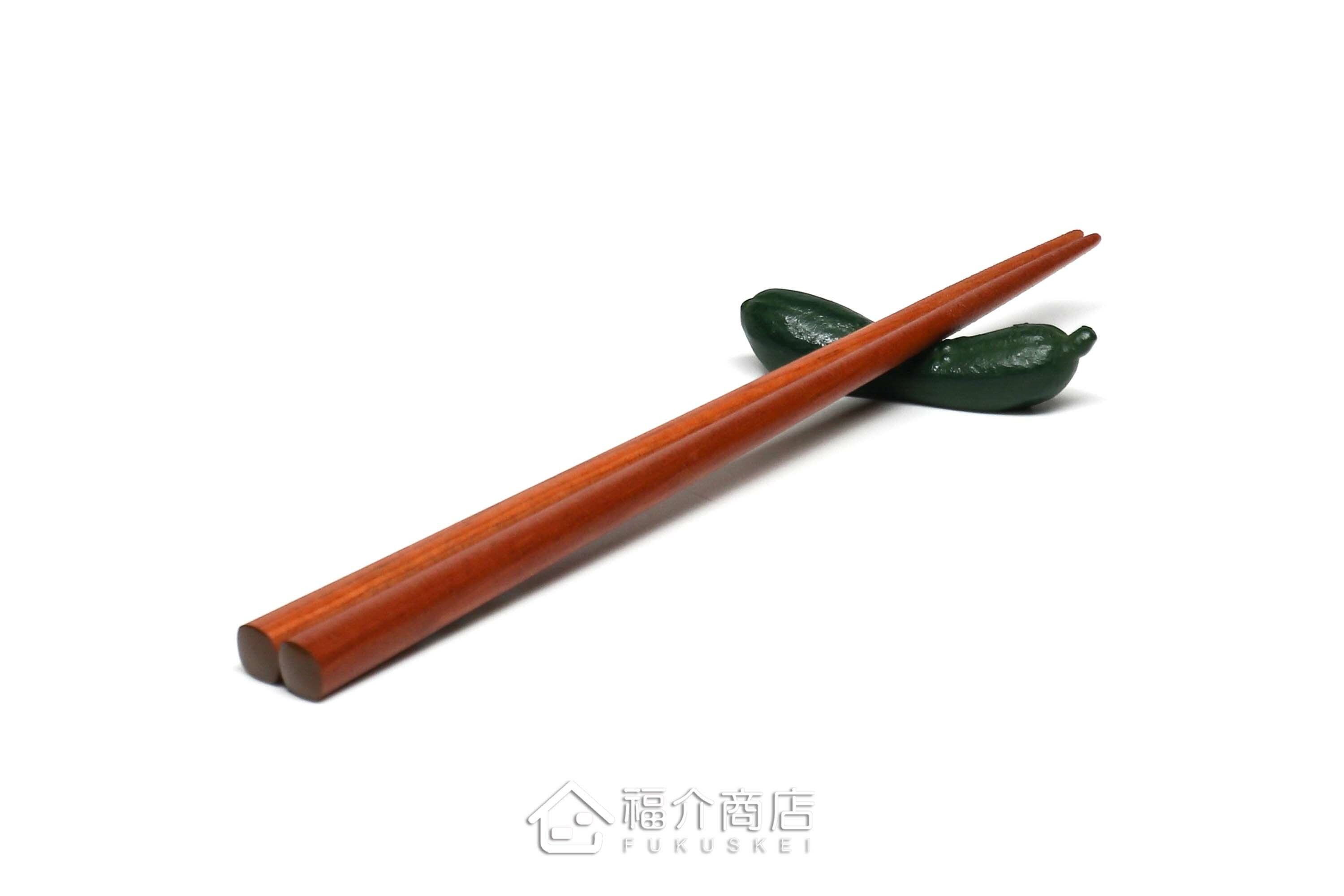 放置筷子用的綠色小黃瓜造型筷架