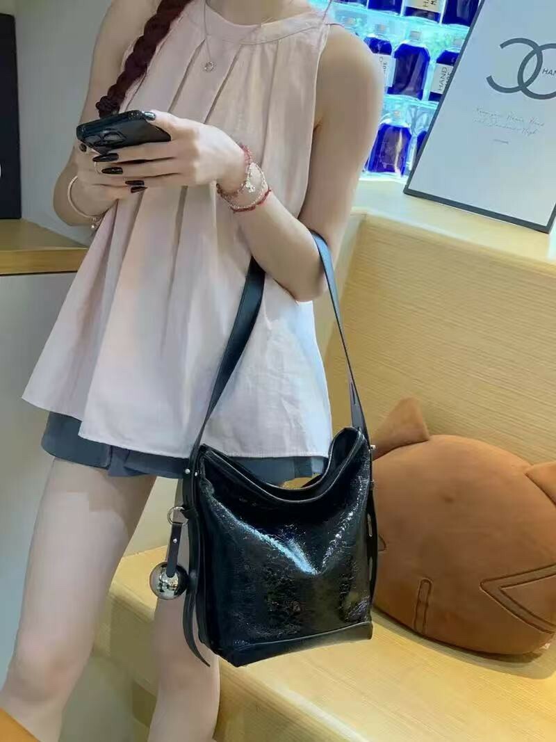 【8819韓版雨皮滴設計款水桶包】