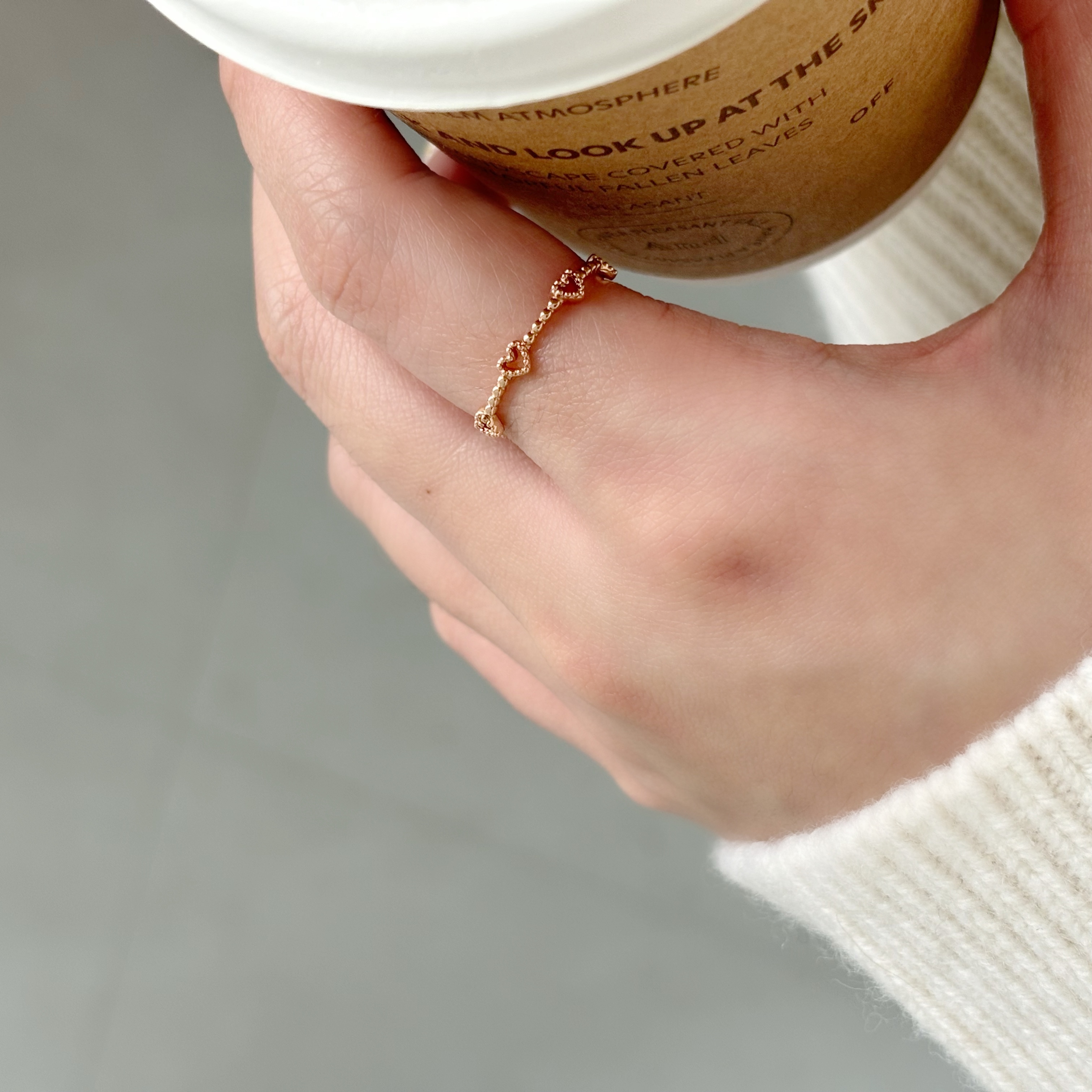 14K整排點點簍空愛心戒指