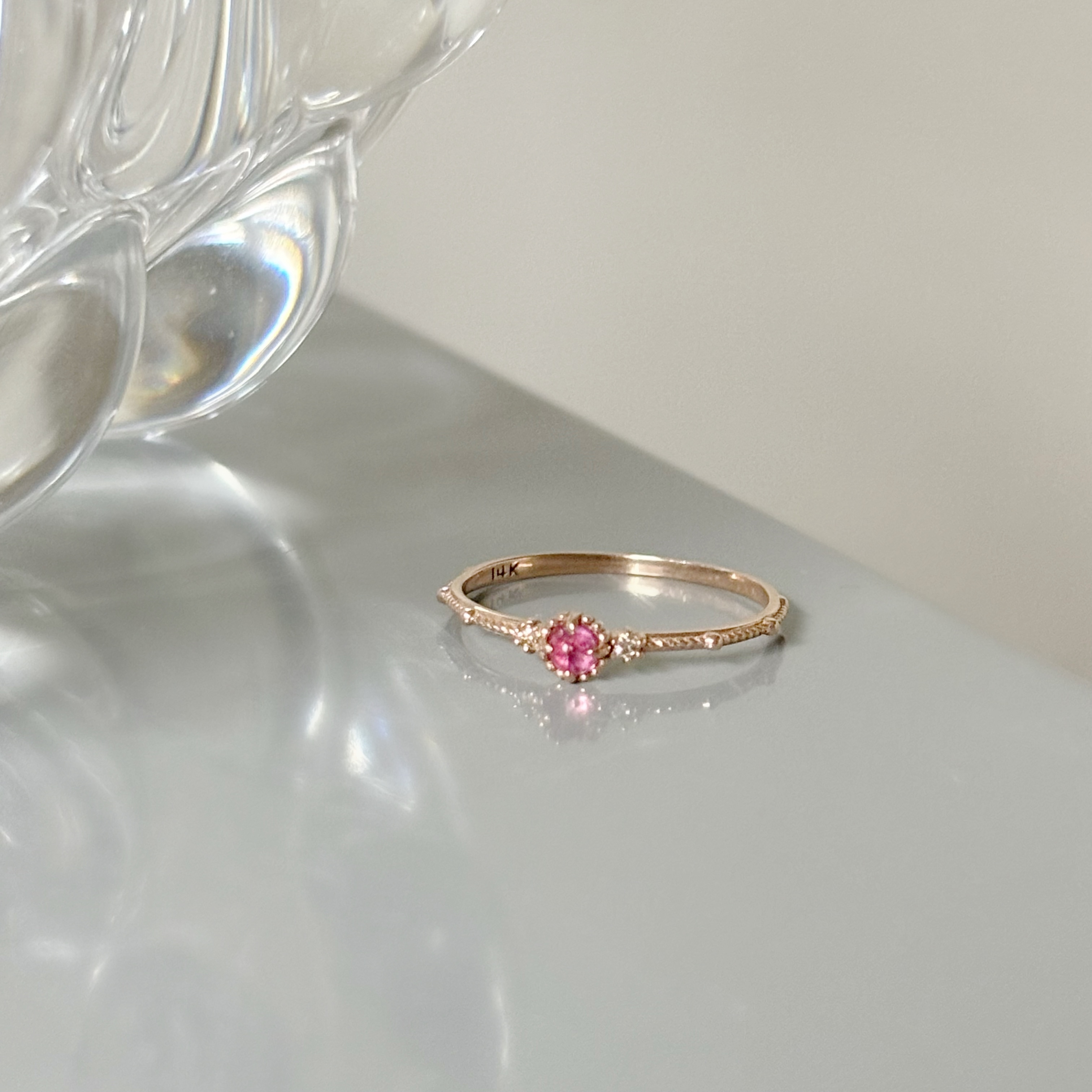 14K流星紅寶石真鑽滾邊戒指